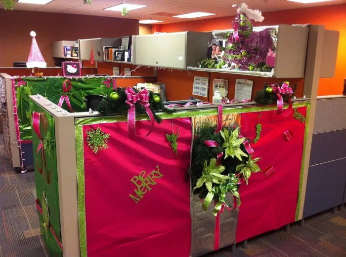 How to decorate your office cubicle for christmas