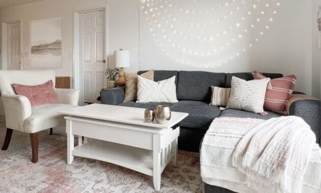 How to decorate a small front living room