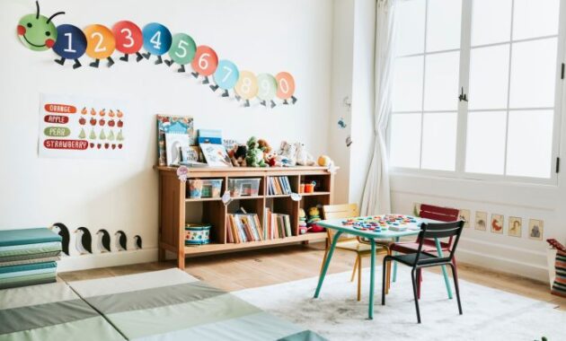 How to decorate room for infant montessori