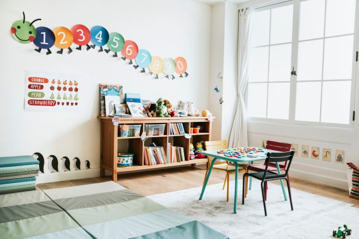 How to decorate room for infant montessori